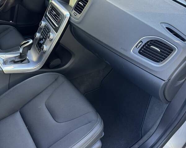 Серый Вольво B60, объемом двигателя 1.97 л и пробегом 225 тыс. км за 14900 $, фото 31 на Automoto.ua