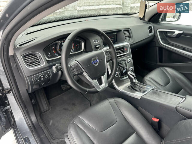 Серый Вольво B60, объемом двигателя 1.99 л и пробегом 241 тыс. км за 14400 $, фото 3 на Automoto.ua