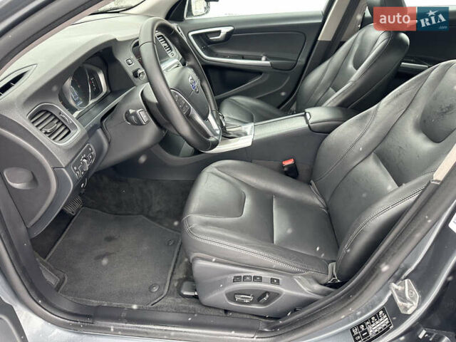 Серый Вольво B60, объемом двигателя 1.99 л и пробегом 241 тыс. км за 14400 $, фото 4 на Automoto.ua