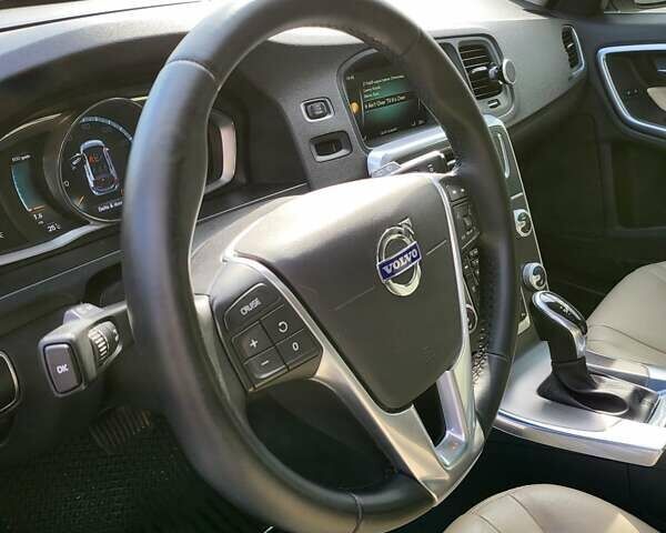 Серый Вольво B60, объемом двигателя 2 л и пробегом 75 тыс. км за 14100 $, фото 25 на Automoto.ua