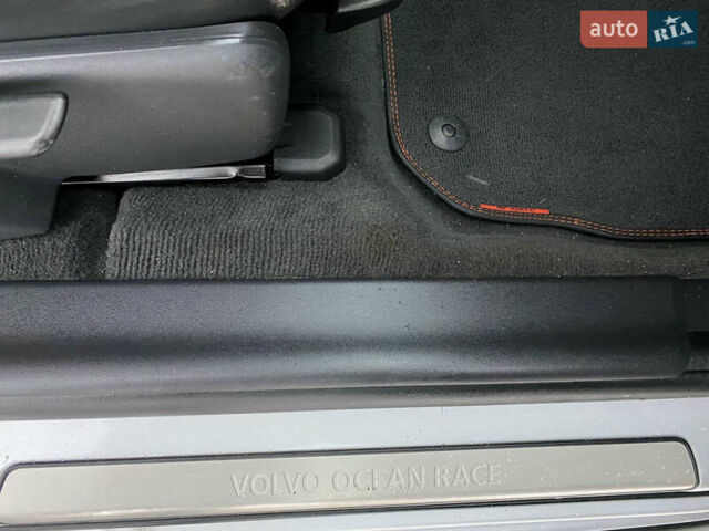 Серый Вольво B60, объемом двигателя 1.97 л и пробегом 210 тыс. км за 11888 $, фото 40 на Automoto.ua
