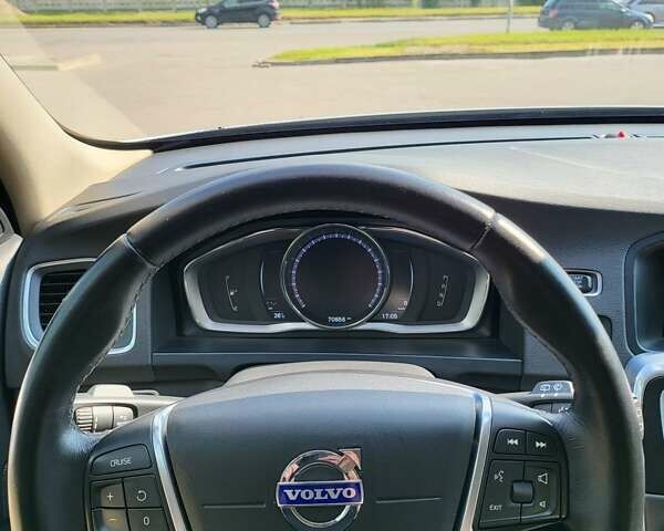 Серый Вольво B60, объемом двигателя 2 л и пробегом 75 тыс. км за 14100 $, фото 28 на Automoto.ua