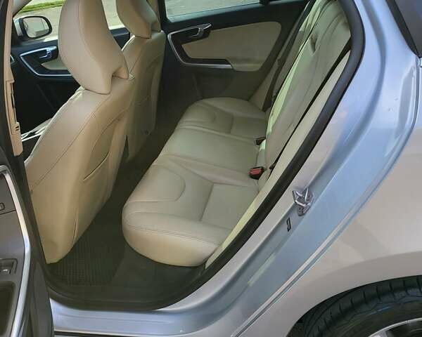 Серый Вольво B60, объемом двигателя 2 л и пробегом 75 тыс. км за 14100 $, фото 19 на Automoto.ua