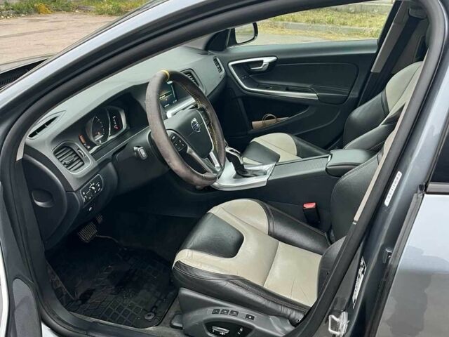 Серый Вольво B60, объемом двигателя 2 л и пробегом 230 тыс. км за 14500 $, фото 10 на Automoto.ua