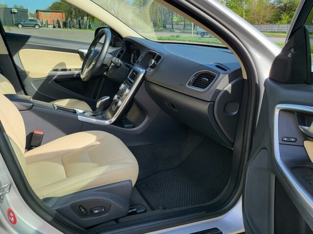 Вольво B60 2016 у Львові на Automoto.ua Сірий Вольво B60, об'ємом двигуна 2 л та пробігом 75 тис. км за 14400 $, фото 14 на Automoto.ua