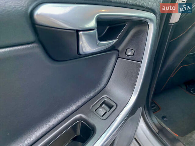 Серый Вольво B60, объемом двигателя 1.97 л и пробегом 210 тыс. км за 11888 $, фото 32 на Automoto.ua