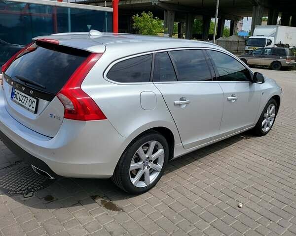 Серый Вольво B60, объемом двигателя 2 л и пробегом 75 тыс. км за 14100 $, фото 5 на Automoto.ua