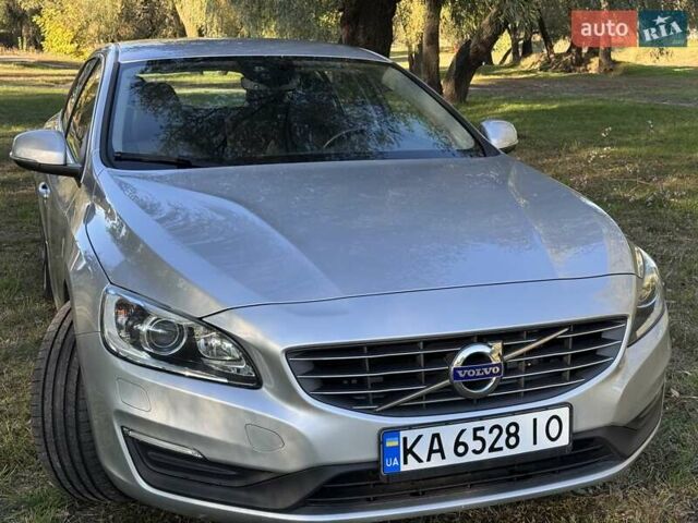 Серый Вольво B60, объемом двигателя 1.97 л и пробегом 225 тыс. км за 14900 $, фото 1 на Automoto.ua