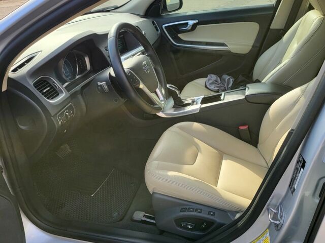 Вольво B60 2016 у Львові на Automoto.ua Сірий Вольво B60, об'ємом двигуна 2 л та пробігом 75 тис. км за 14400 $, фото 8 на Automoto.ua