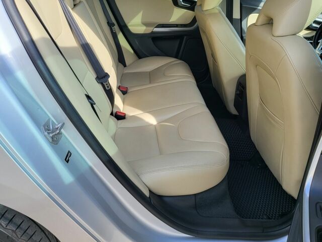 Вольво B60 2016 у Львові на Automoto.ua Сірий Вольво B60, об'ємом двигуна 2 л та пробігом 75 тис. км за 14400 $, фото 13 на Automoto.ua