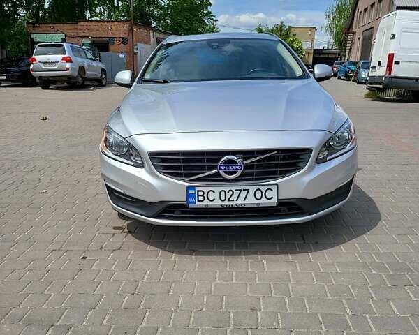 Серый Вольво B60, объемом двигателя 2 л и пробегом 75 тыс. км за 14100 $, фото 2 на Automoto.ua