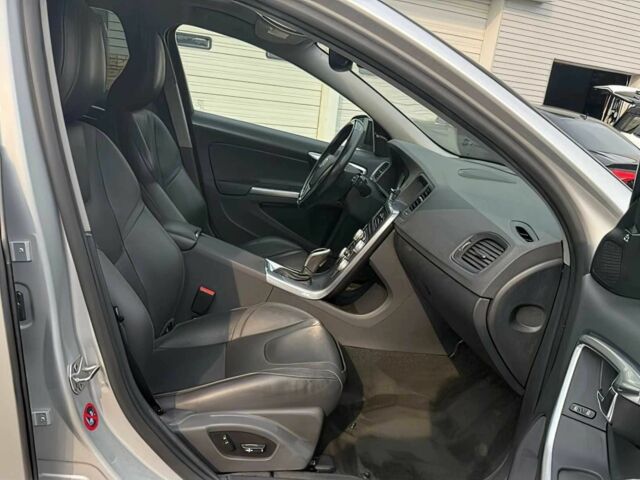 Серый Вольво B60, объемом двигателя 2 л и пробегом 68 тыс. км за 8600 $, фото 10 на Automoto.ua