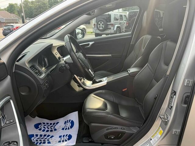 Серый Вольво B60, объемом двигателя 2 л и пробегом 68 тыс. км за 8600 $, фото 7 на Automoto.ua