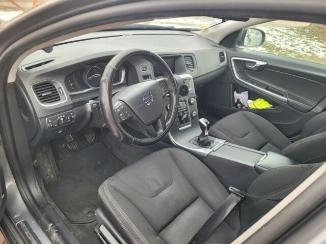 Серый Вольво B60, объемом двигателя 2 л и пробегом 135 тыс. км за 14153 $, фото 5 на Automoto.ua