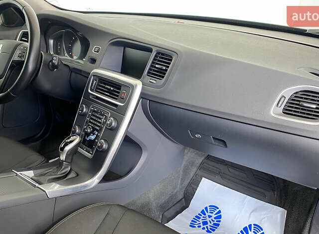 Серый Вольво B60, объемом двигателя 0 л и пробегом 207 тыс. км за 16950 $, фото 7 на Automoto.ua