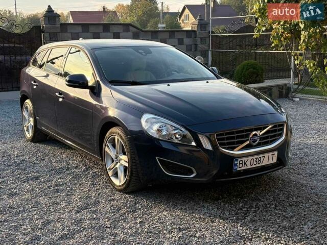 Синій Вольво B60, об'ємом двигуна 1.98 л та пробігом 320 тис. км за 11400 $, фото 1 на Automoto.ua
