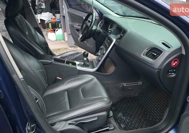 Синій Вольво B60, об'ємом двигуна 1.56 л та пробігом 237 тис. км за 7900 $, фото 11 на Automoto.ua