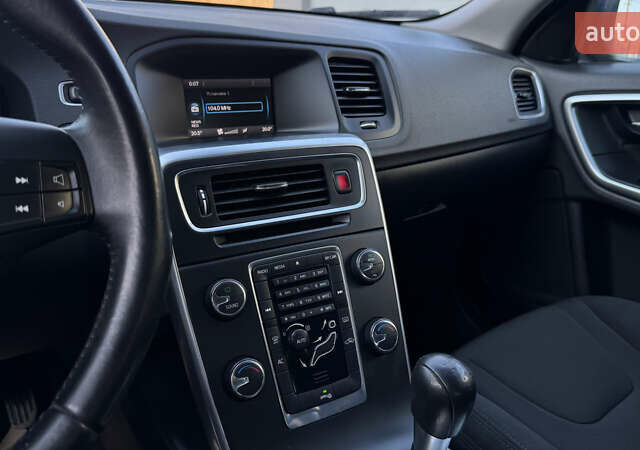 Синій Вольво B60, об'ємом двигуна 1.56 л та пробігом 198 тис. км за 8550 $, фото 19 на Automoto.ua