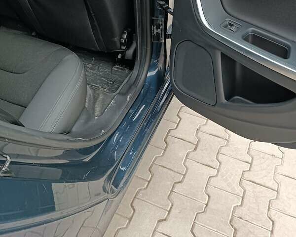 Синий Вольво B60, объемом двигателя 1.6 л и пробегом 295 тыс. км за 7900 $, фото 3 на Automoto.ua