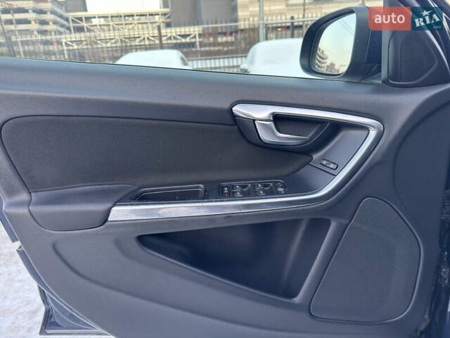 Синій Вольво B60, об'ємом двигуна 2 л та пробігом 237 тис. км за 12999 $, фото 37 на Automoto.ua