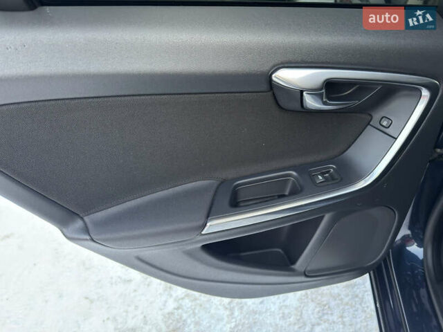 Синій Вольво B60, об'ємом двигуна 2 л та пробігом 237 тис. км за 12999 $, фото 34 на Automoto.ua