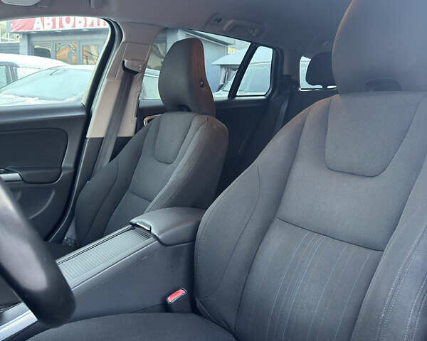 Синій Вольво B60, об'ємом двигуна 2 л та пробігом 237 тис. км за 12999 $, фото 24 на Automoto.ua