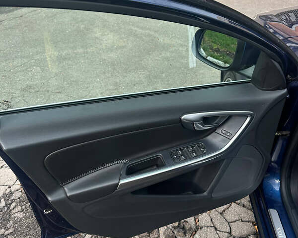 Синій Вольво B60, об'ємом двигуна 1.6 л та пробігом 233 тис. км за 9950 $, фото 9 на Automoto.ua