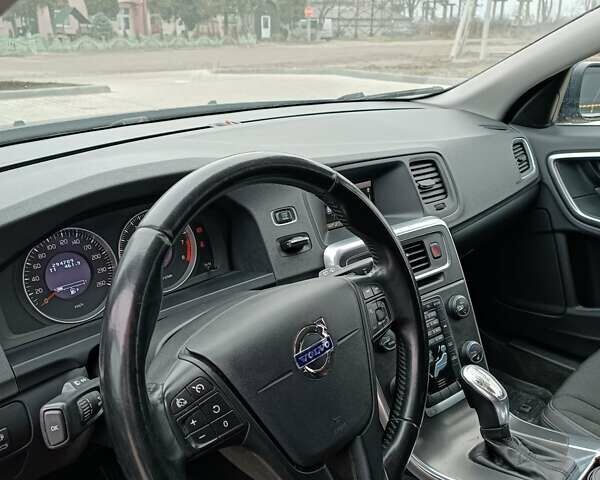 Синий Вольво B60, объемом двигателя 1.6 л и пробегом 295 тыс. км за 7900 $, фото 2 на Automoto.ua