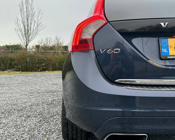 Синий Вольво B60, объемом двигателя 2.4 л и пробегом 255 тыс. км за 15500 $, фото 12 на Automoto.ua