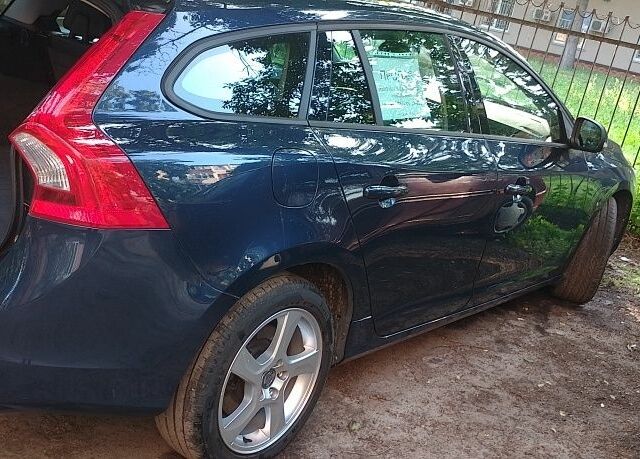 Синий Вольво B60, объемом двигателя 2 л и пробегом 231 тыс. км за 293 $, фото 2 на Automoto.ua