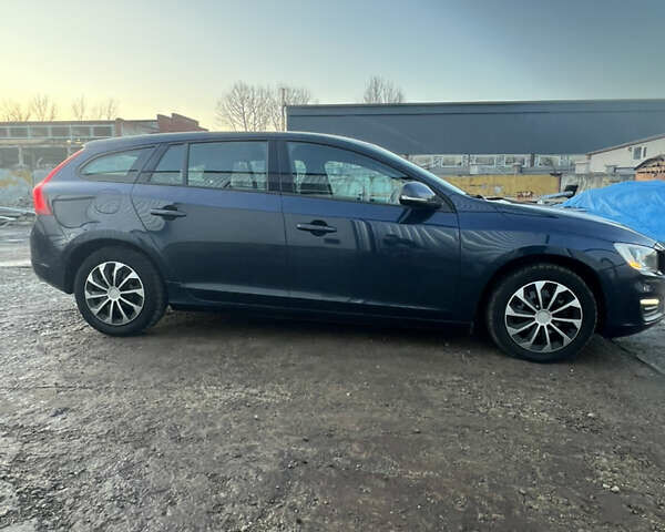 Синий Вольво B60, объемом двигателя 1.56 л и пробегом 290 тыс. км за 8850 $, фото 4 на Automoto.ua