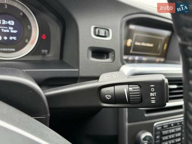 Синий Вольво B60, объемом двигателя 2.4 л и пробегом 230 тыс. км за 13199 $, фото 34 на Automoto.ua