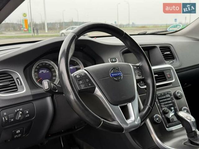 Синий Вольво B60, объемом двигателя 2.4 л и пробегом 230 тыс. км за 13199 $, фото 31 на Automoto.ua