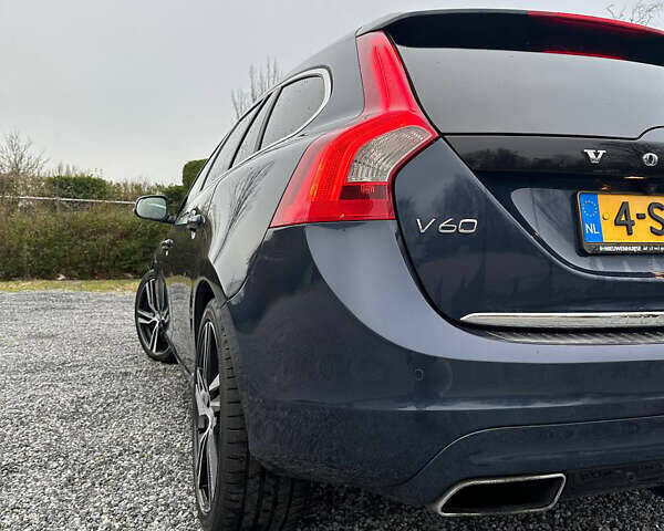 Синий Вольво B60, объемом двигателя 2.4 л и пробегом 255 тыс. км за 15500 $, фото 13 на Automoto.ua