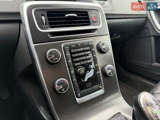 Синий Вольво B60, объемом двигателя 2.4 л и пробегом 230 тыс. км за 13199 $, фото 46 на Automoto.ua