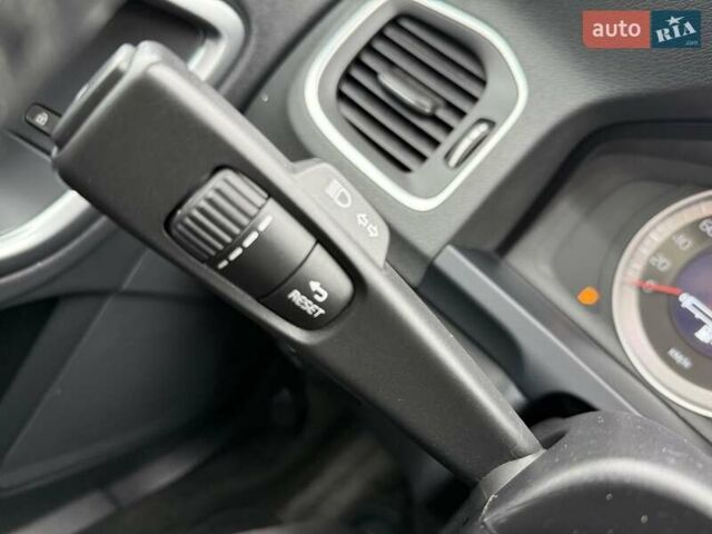 Синий Вольво B60, объемом двигателя 2.4 л и пробегом 230 тыс. км за 13199 $, фото 35 на Automoto.ua