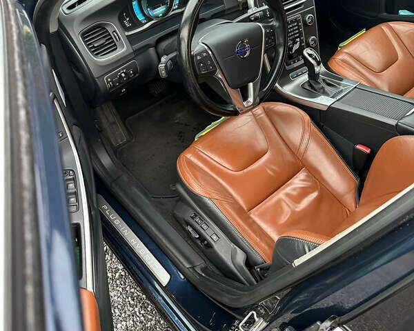 Синий Вольво B60, объемом двигателя 2.4 л и пробегом 255 тыс. км за 15500 $, фото 14 на Automoto.ua