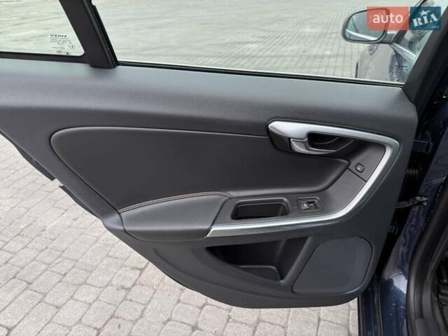 Синий Вольво B60, объемом двигателя 2.4 л и пробегом 230 тыс. км за 13199 $, фото 50 на Automoto.ua