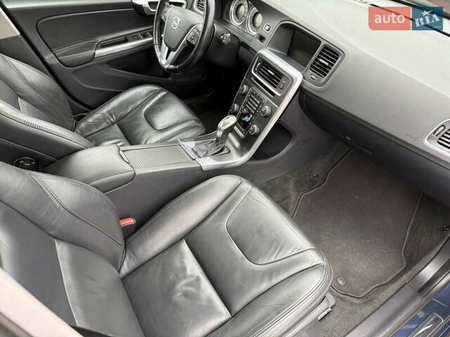 Синий Вольво B60, объемом двигателя 2.4 л и пробегом 230 тыс. км за 13199 $, фото 71 на Automoto.ua