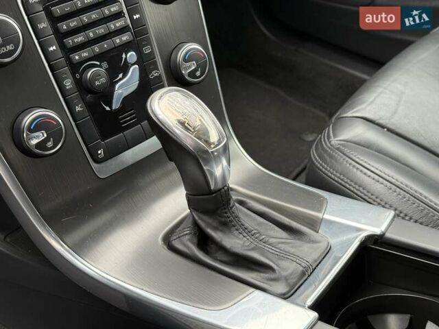 Синий Вольво B60, объемом двигателя 2.4 л и пробегом 230 тыс. км за 13199 $, фото 73 на Automoto.ua