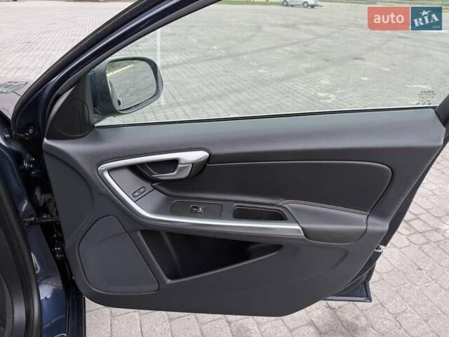 Синий Вольво B60, объемом двигателя 2.4 л и пробегом 230 тыс. км за 13199 $, фото 67 на Automoto.ua