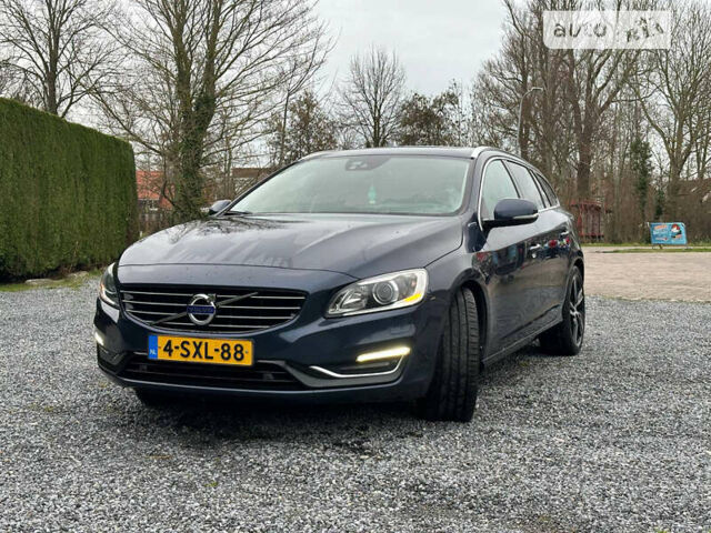 Синий Вольво B60, объемом двигателя 2.4 л и пробегом 255 тыс. км за 15500 $, фото 1 на Automoto.ua