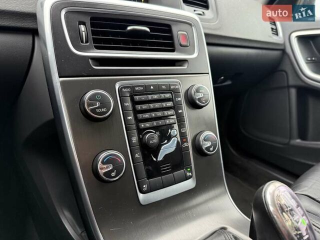 Синий Вольво B60, объемом двигателя 2.4 л и пробегом 230 тыс. км за 13199 $, фото 38 на Automoto.ua