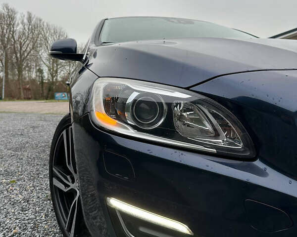 Синий Вольво B60, объемом двигателя 2.4 л и пробегом 255 тыс. км за 15500 $, фото 7 на Automoto.ua