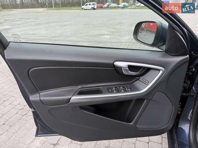 Синий Вольво B60, объемом двигателя 2.4 л и пробегом 230 тыс. км за 13199 $, фото 26 на Automoto.ua