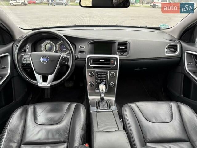 Синий Вольво B60, объемом двигателя 2.4 л и пробегом 230 тыс. км за 13199 $, фото 45 на Automoto.ua