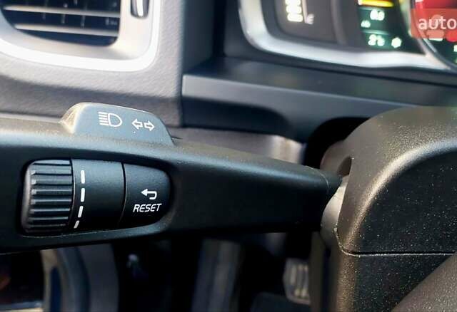 Синий Вольво B60, объемом двигателя 2 л и пробегом 238 тыс. км за 12222 $, фото 35 на Automoto.ua