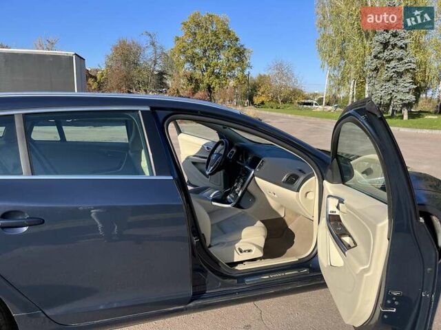 Синій Вольво B60, об'ємом двигуна 2 л та пробігом 262 тис. км за 10900 $, фото 3 на Automoto.ua
