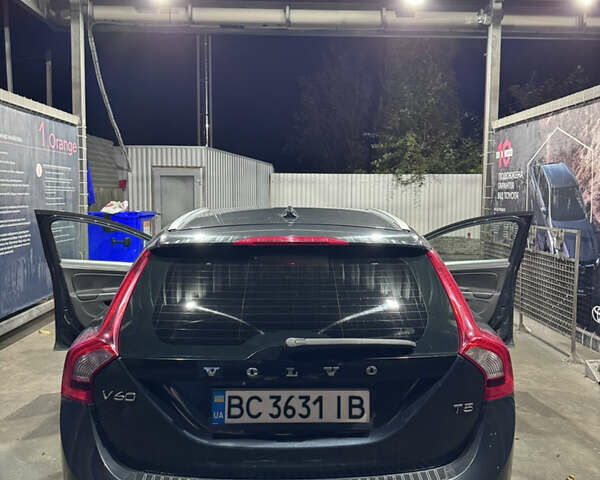 Синий Вольво B60, объемом двигателя 2 л и пробегом 299 тыс. км за 12000 $, фото 1 на Automoto.ua