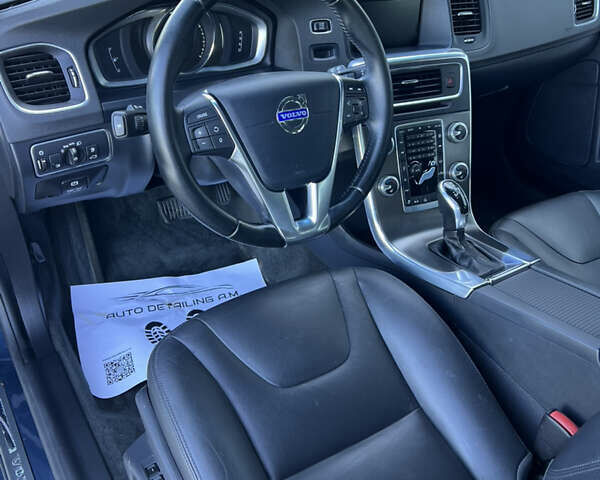 Синий Вольво B60, объемом двигателя 2 л и пробегом 160 тыс. км за 9990 $, фото 7 на Automoto.ua
